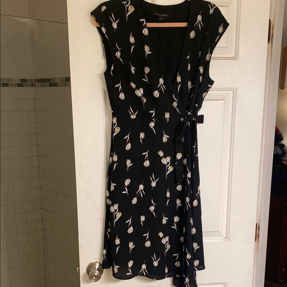 Banana Republic Dresses & Skirts - Banana Republic Black and White Midi Wrap Dress